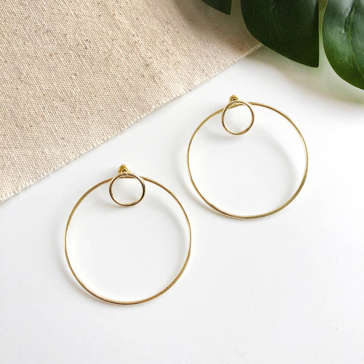 WorldFinds - Double Hoop Posts - Gold